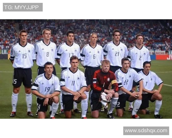 中老年足球明星同框合影高清展现岁月风采与激情回忆