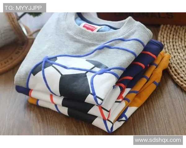 足球明星时尚卫衣精选图片展示引领潮流风尚与运动魅力结合