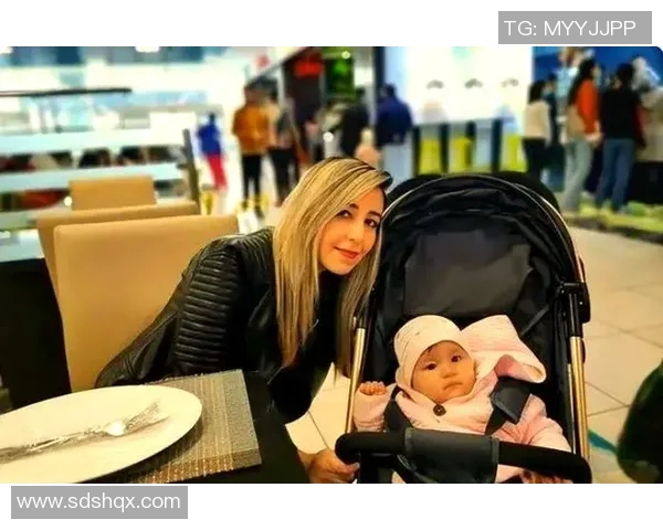 女主角与外国足球明星的浪漫爱情故事揭示了跨国婚姻的甜蜜与挑战